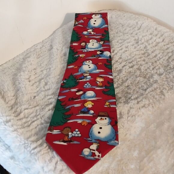 Peanuts Snoopy "The Perfect Snowman" Silk Christmas Tie - Picture 1 of 5